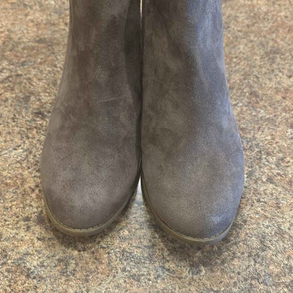 Dolce Vita Asymmetrical Ankle Bootie Size 11 Gray Back Zipper Closure Almond Toe - Picture 5 of 16